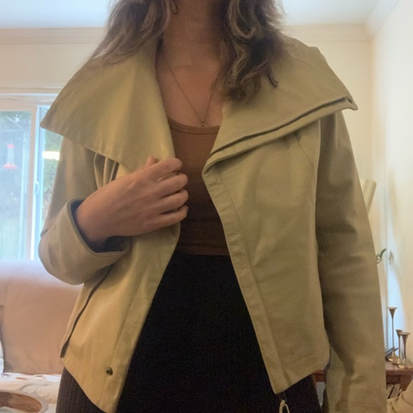 💔 SOLD Cropped Leather Motorcycle Jacket - Picture 4 of 7